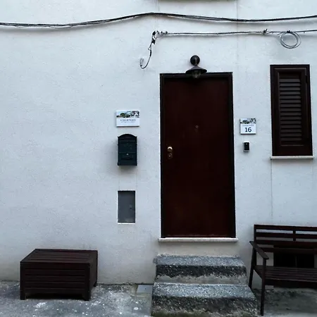 La Casa Del Mandorlo 招待所